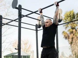 O Poder de se Pendurar: Um Hábito Simples que Pode Transformar Sua Saúde